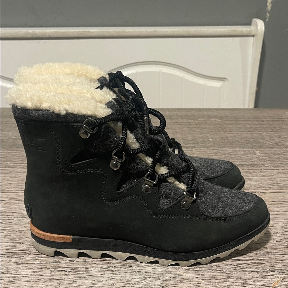 Sorel Sneakchic‎ Alpine Boot Size 7.5